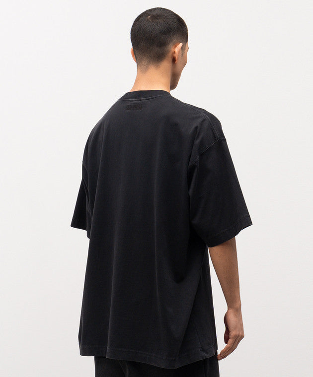 VETEMENTS Black straight-cut T-shirt with logo embroidery
