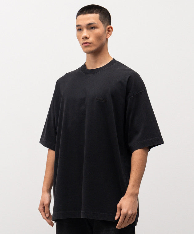 VETEMENTS Black straight-cut T-shirt with logo embroidery