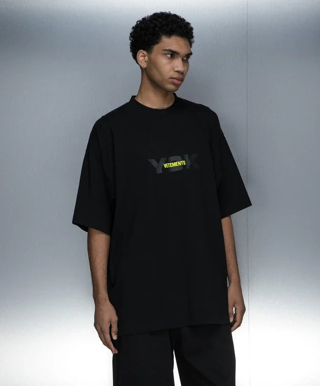 VETEMENTS Black Y2K t-shirt with logo embroidery
